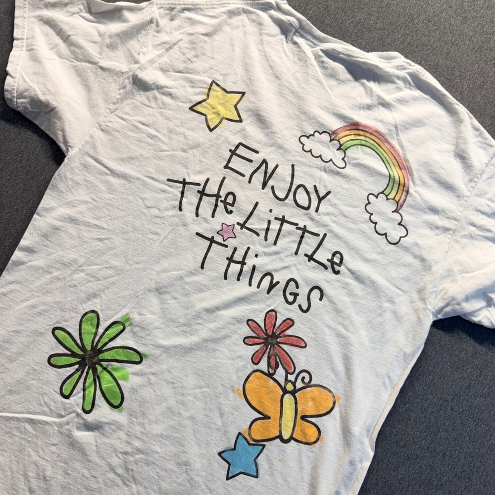 Tree Hugger Nation Enjoy The Little Things White Graphic T-Shirt Medium